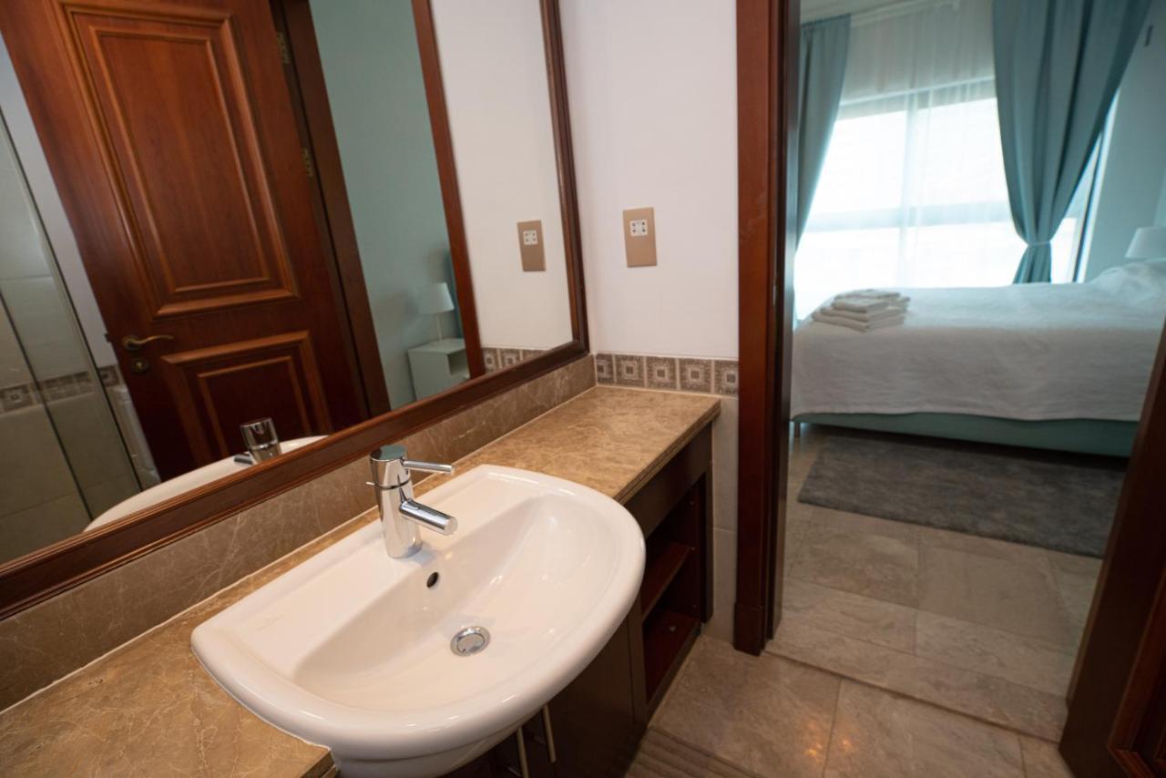 Апартаменты Gorgeous 2Br In Fairmont Дубай Экстерьер фото